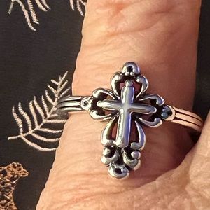 🆕️ Antique looking silver cross ring